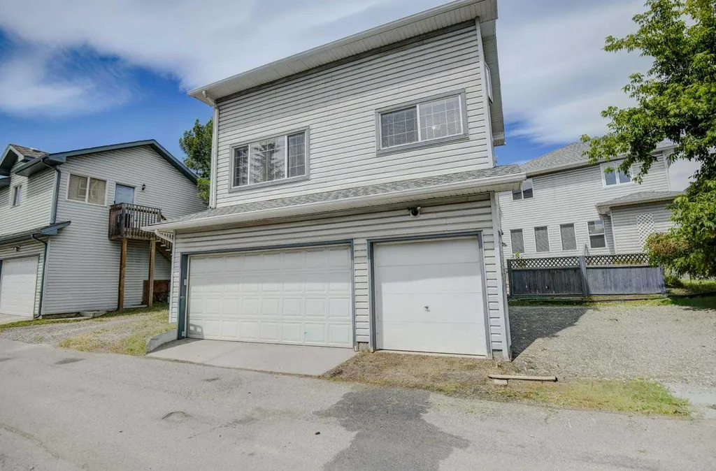 23 Prestwick Cove SE Calgary AB T2Z 3W2