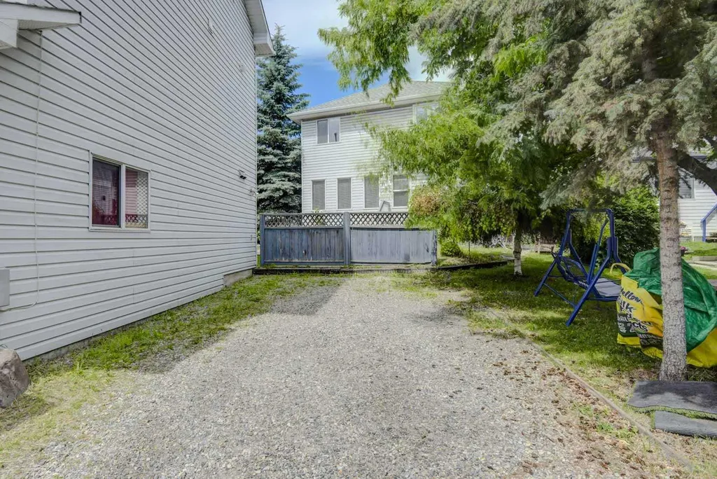 23 Prestwick Cove SE Calgary AB T2Z 3W2