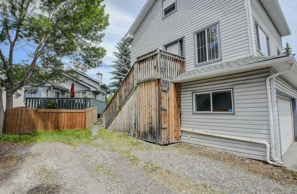 23 Prestwick Cove SE Calgary AB T2Z 3W2