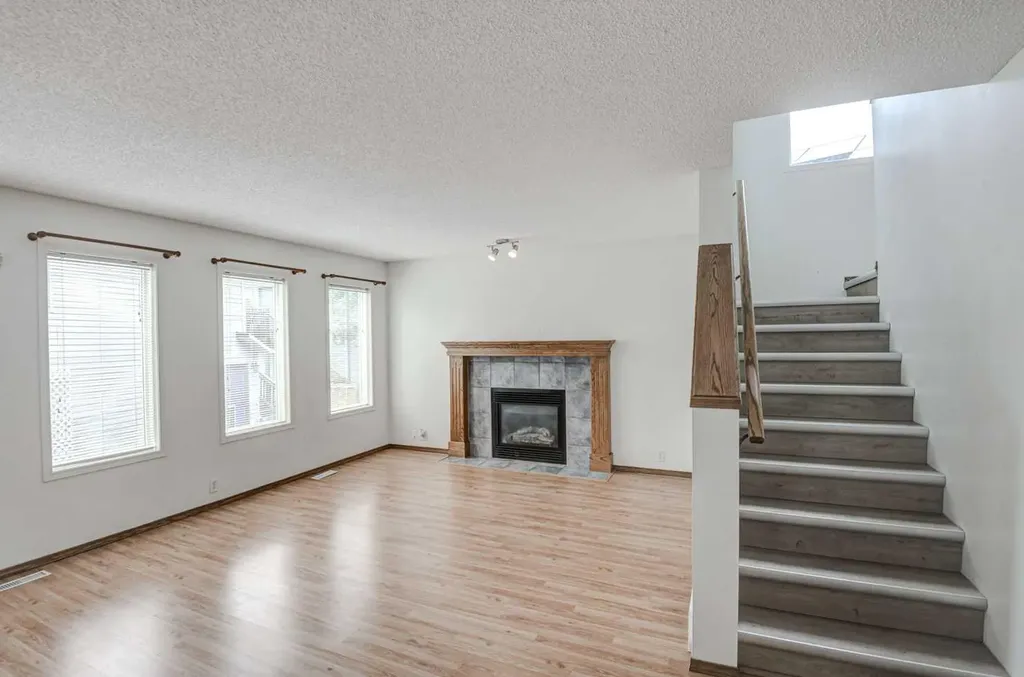23 Prestwick Cove SE Calgary AB T2Z 3W2