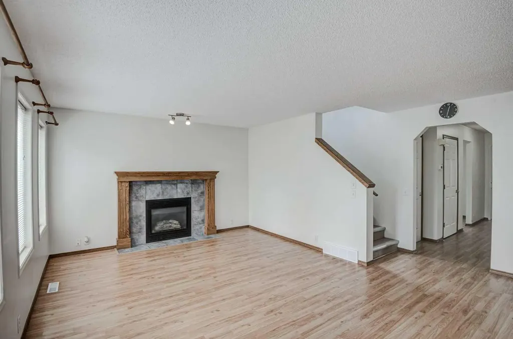 23 Prestwick Cove SE Calgary AB T2Z 3W2