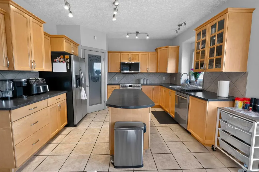 12605 Lakeshore Drive Grande Prairie AB T8X8C6