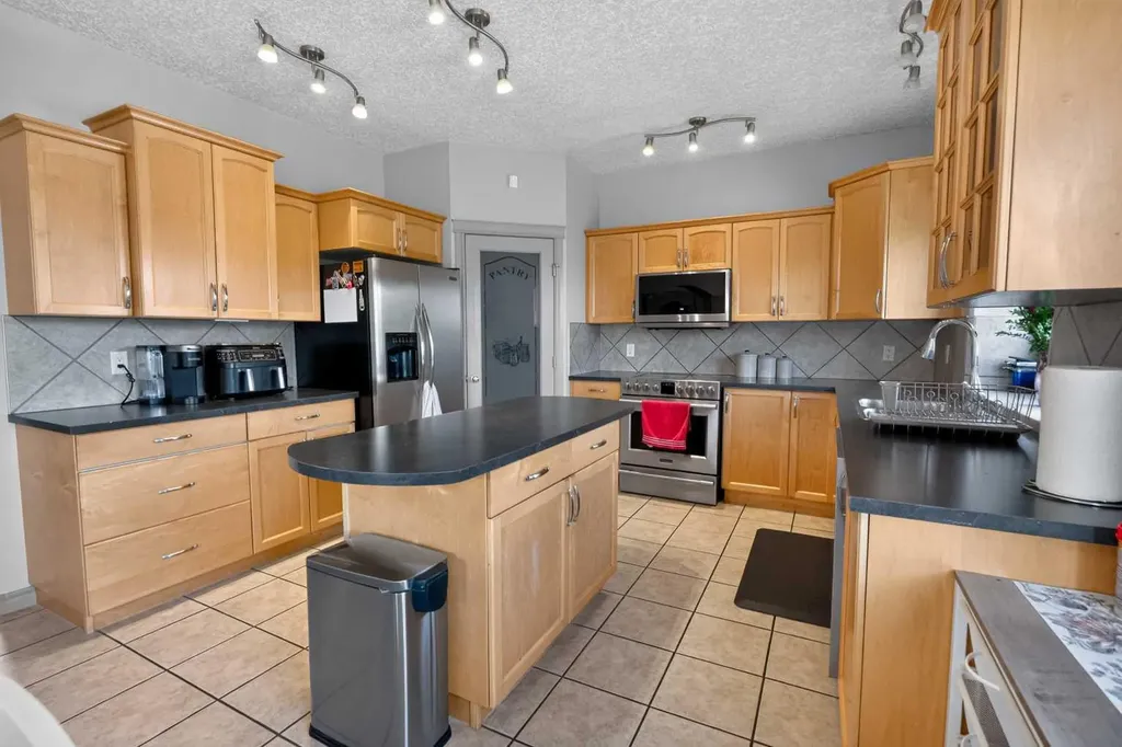 12605 Lakeshore Drive Grande Prairie AB T8X8C6