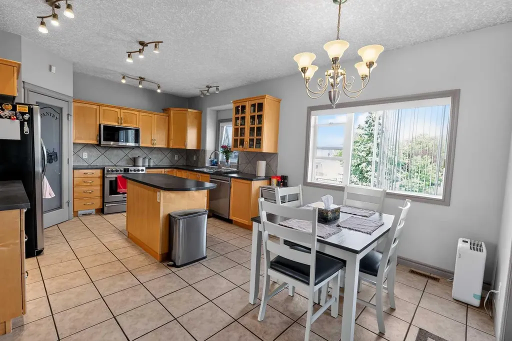 12605 Lakeshore Drive Grande Prairie AB T8X8C6
