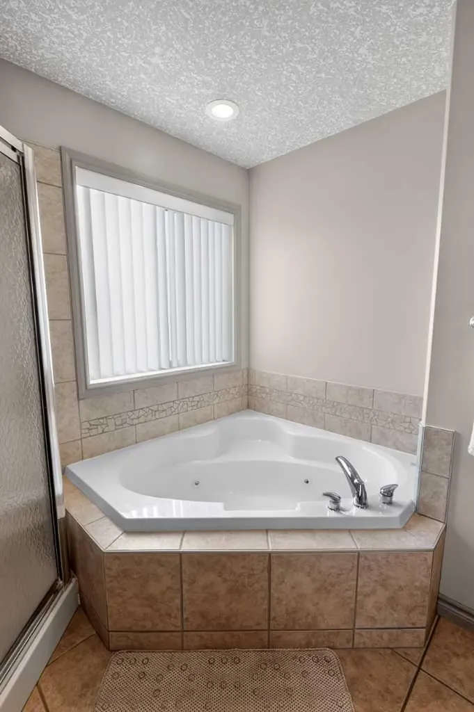 12605 Lakeshore Drive Grande Prairie AB T8X8C6