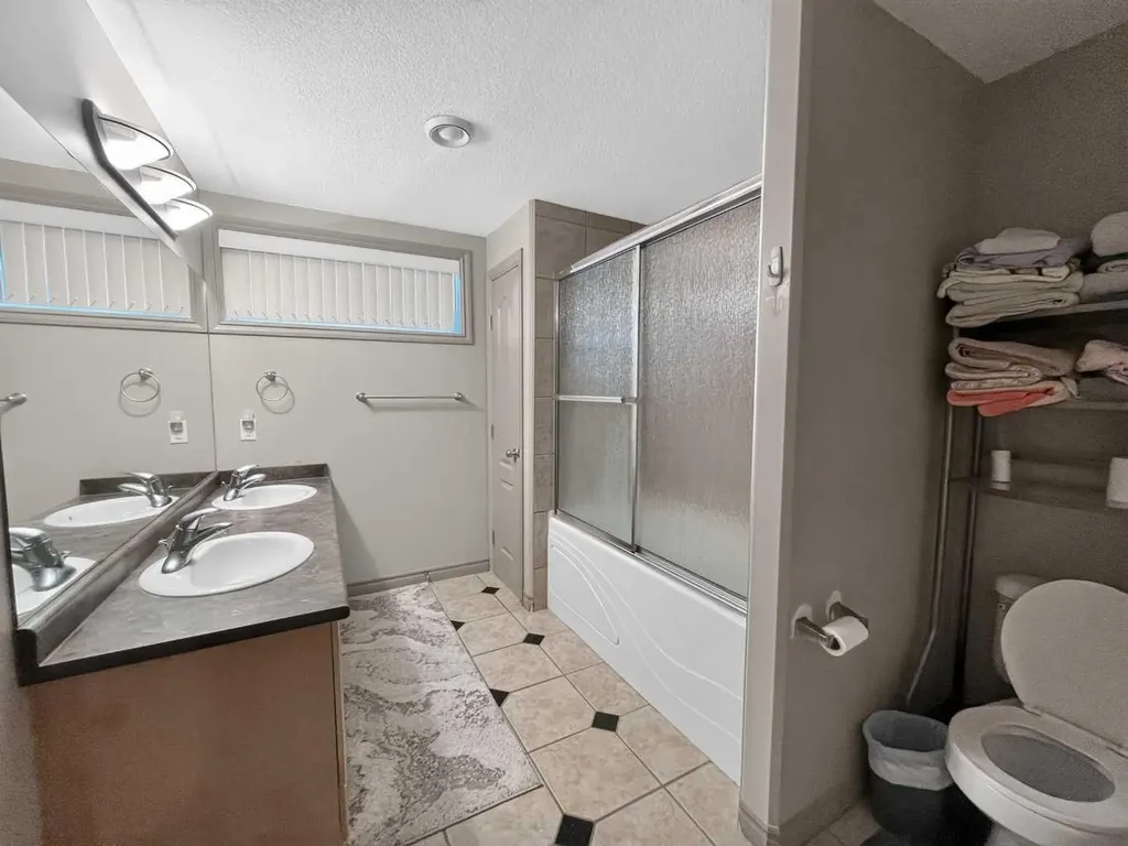 12605 Lakeshore Drive Grande Prairie AB T8X8C6