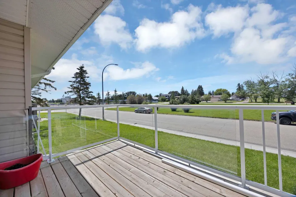 4 Richards Crescent Olds AB T4H1G1