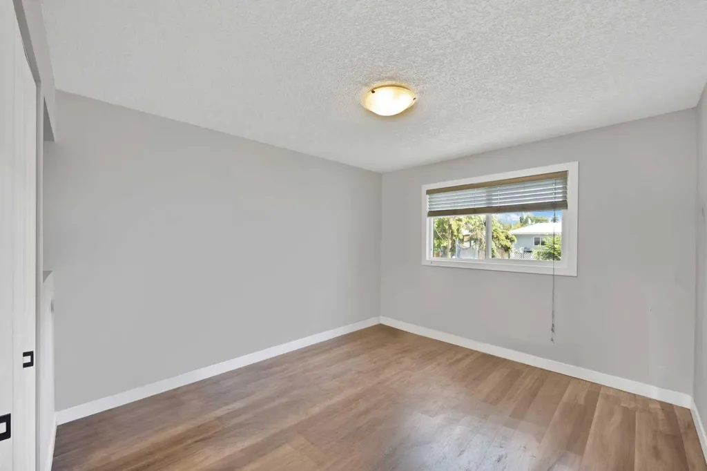 4 Richards Crescent Olds AB T4H1G1