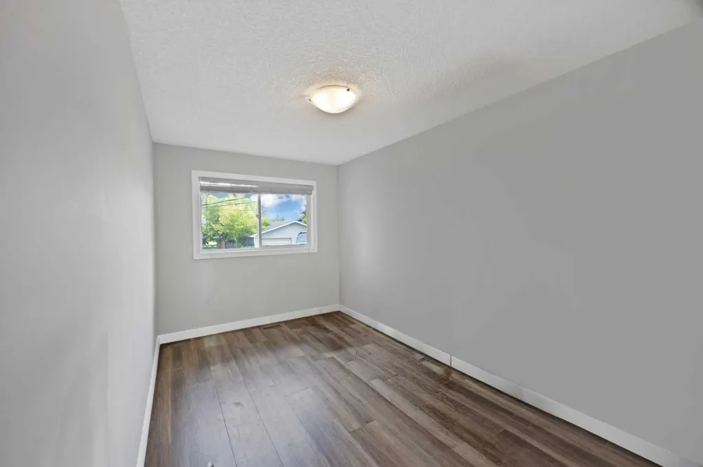 4 Richards Crescent Olds AB T4H1G1