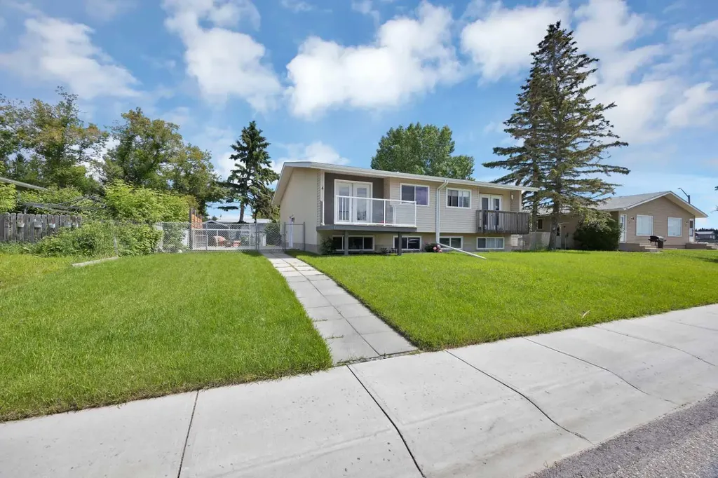 4 Richards Crescent Olds AB T4H1G1