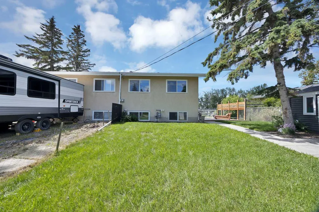 4 Richards Crescent Olds AB T4H1G1