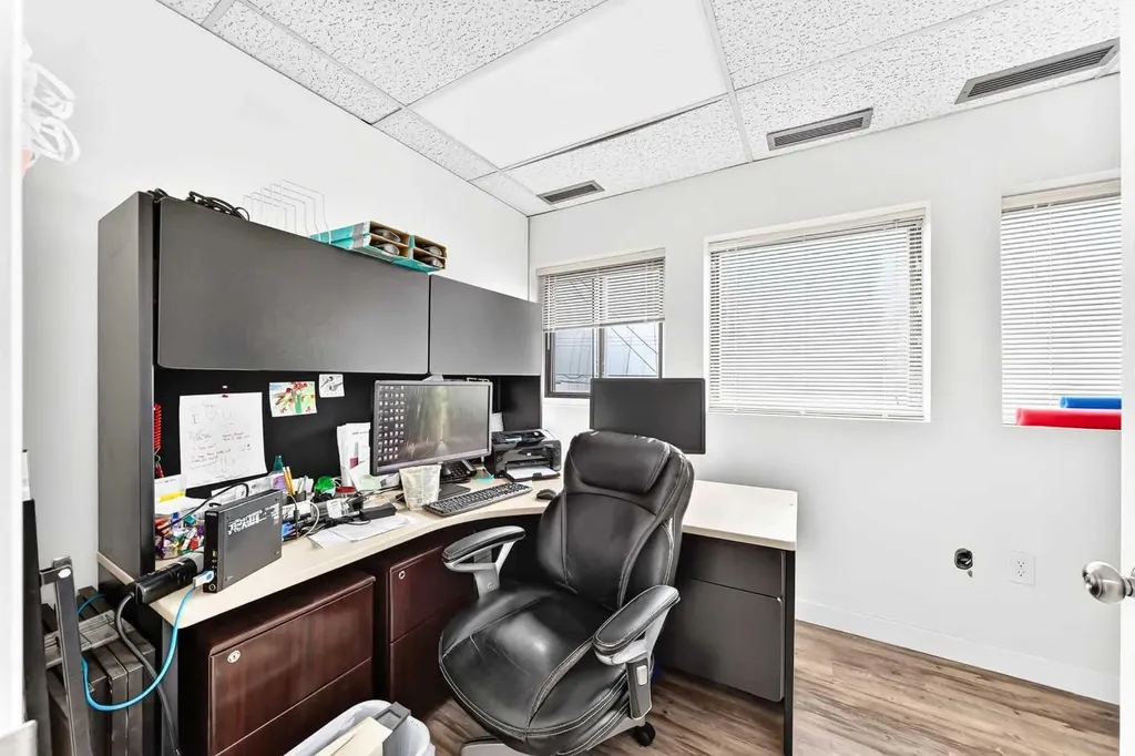 4722 1 Street SW Calgary AB T2G 0A2