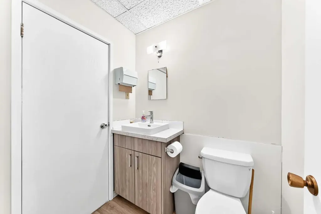 4722 1 Street SW Calgary AB T2G 0A2