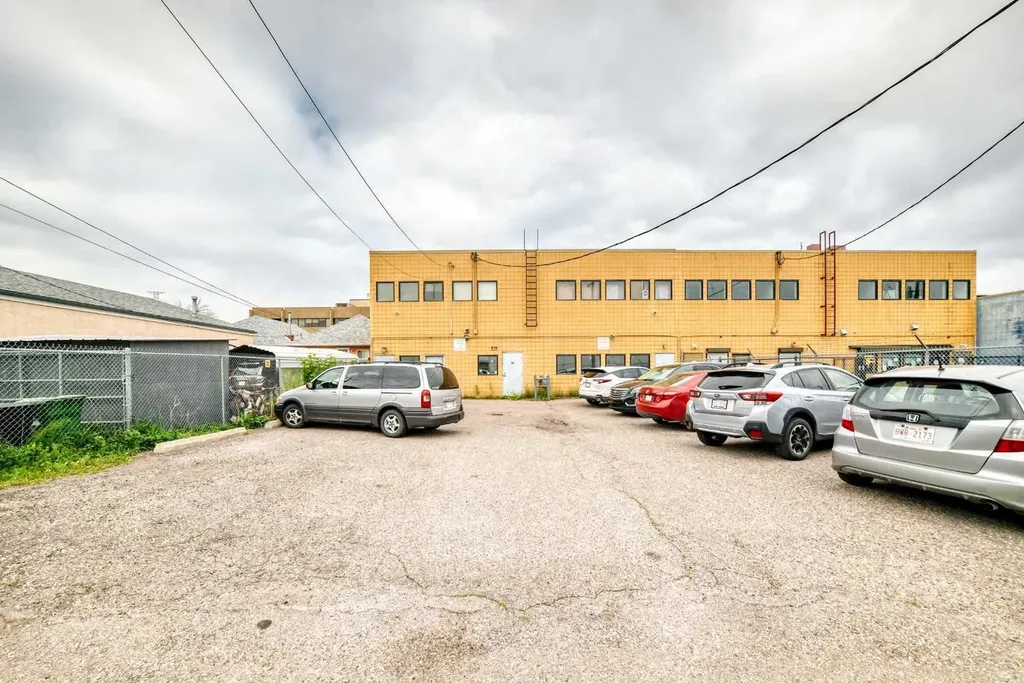 4722 1 Street SW Calgary AB T2G 0A2