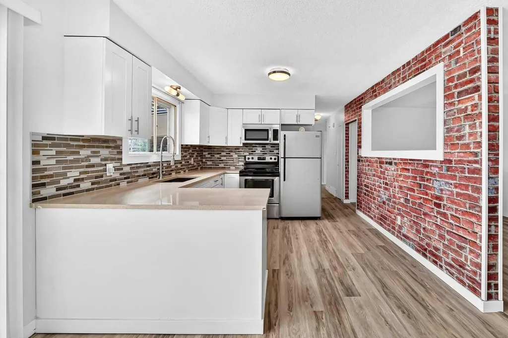 2016 46 Street SE Calgary AB T2B 1K6