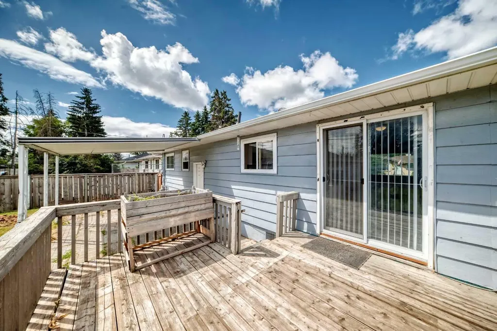 2016 46 Street SE Calgary AB T2B 1K6