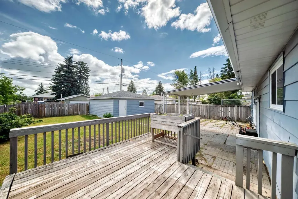 2016 46 Street SE Calgary AB T2B 1K6