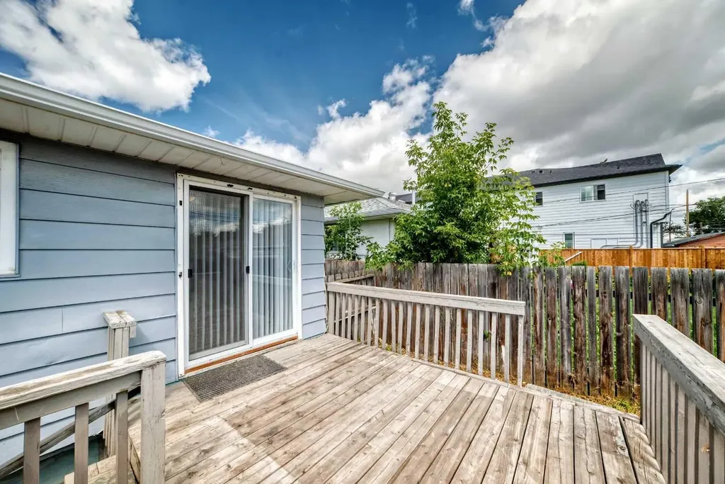 2016 46 Street SE Calgary AB T2B 1K6