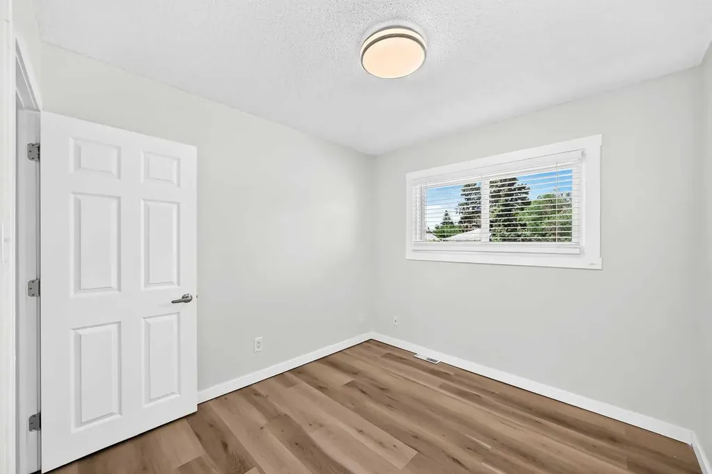 2016 46 Street SE Calgary AB T2B 1K6