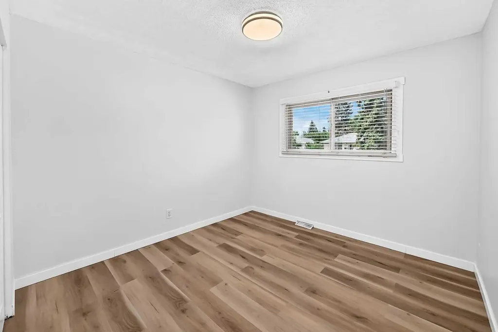 2016 46 Street SE Calgary AB T2B 1K6