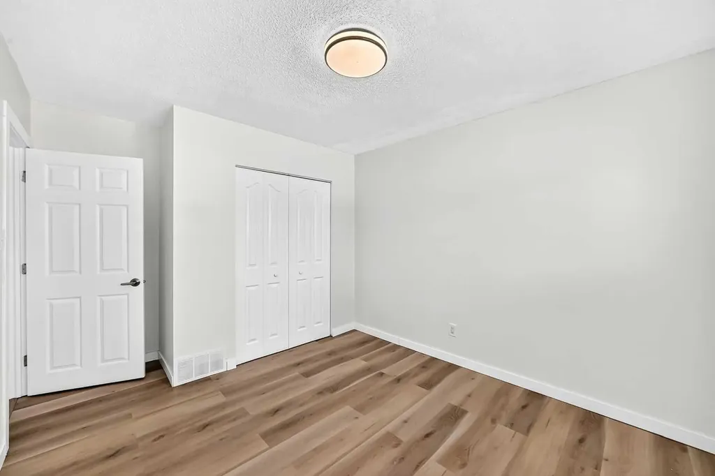 2016 46 Street SE Calgary AB T2B 1K6