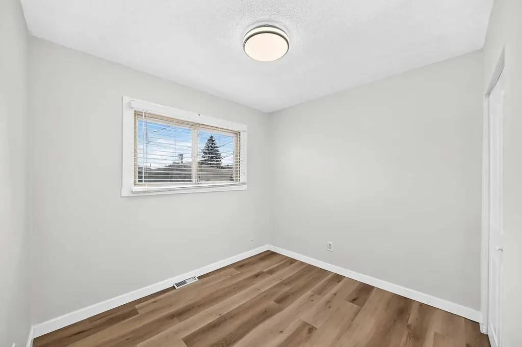 2016 46 Street SE Calgary AB T2B 1K6