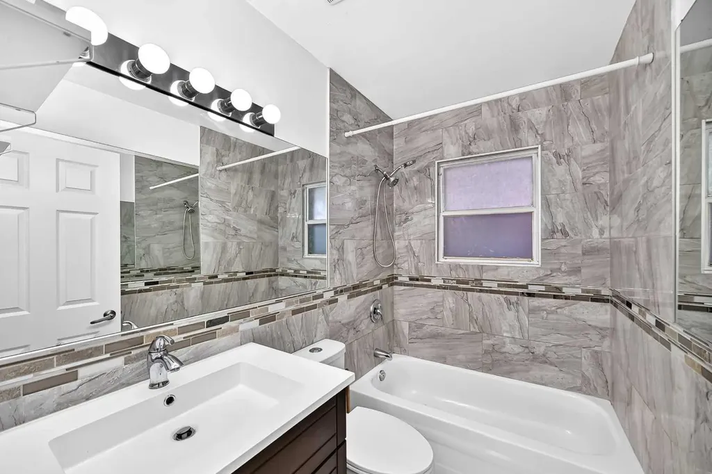 2016 46 Street SE Calgary AB T2B 1K6