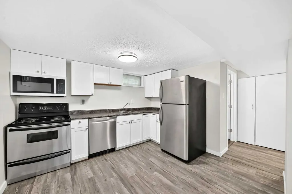 2016 46 Street SE Calgary AB T2B 1K6