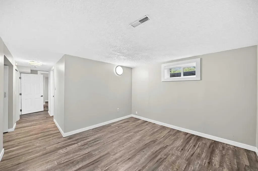 2016 46 Street SE Calgary AB T2B 1K6