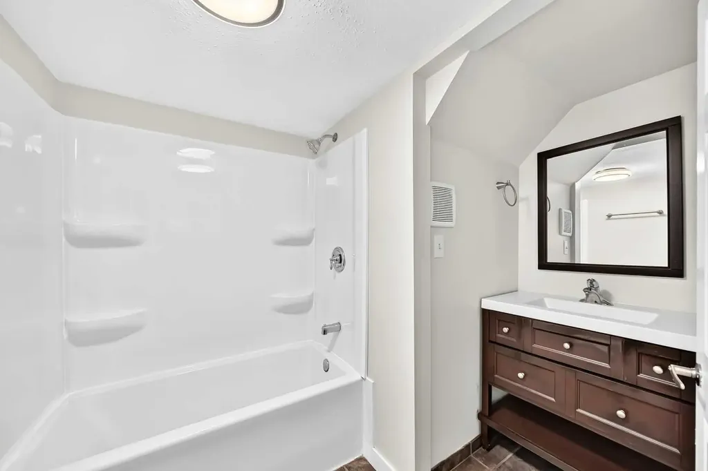 2016 46 Street SE Calgary AB T2B 1K6