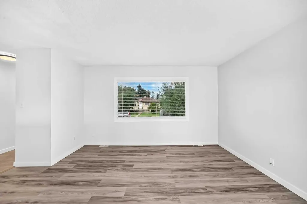 2016 46 Street SE Calgary AB T2B 1K6