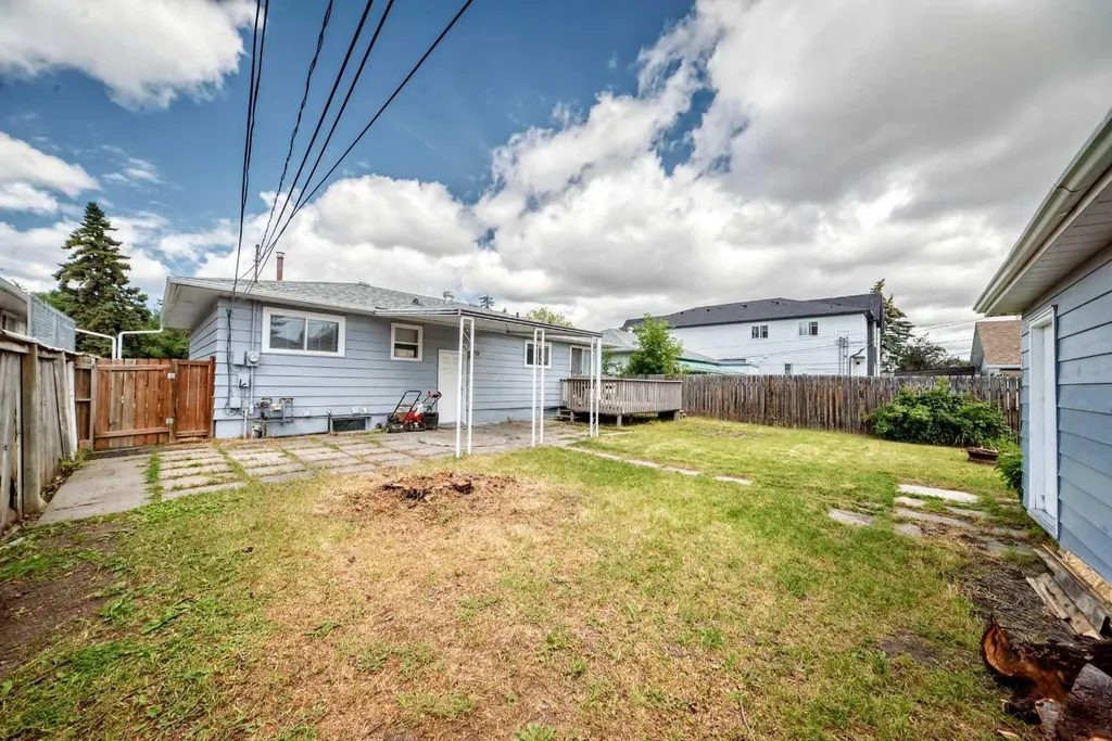 2016 46 Street SE Calgary AB T2B 1K6