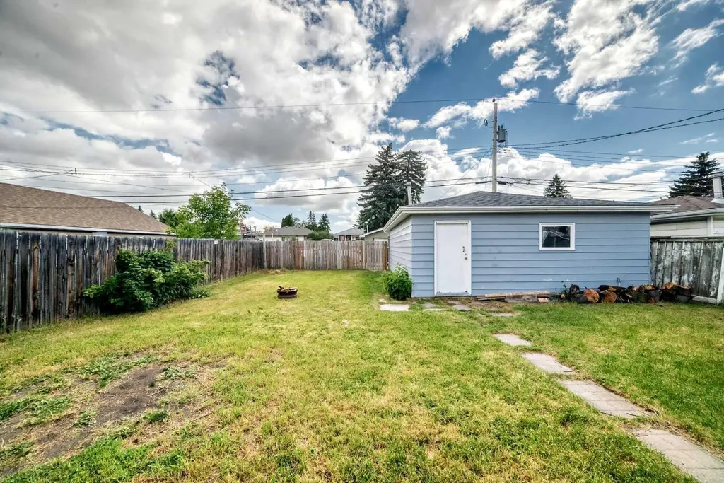 2016 46 Street SE Calgary AB T2B 1K6