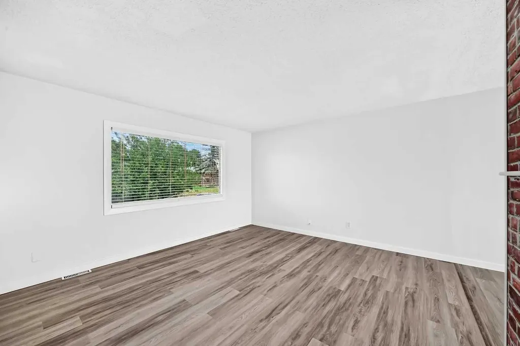 2016 46 Street SE Calgary AB T2B 1K6