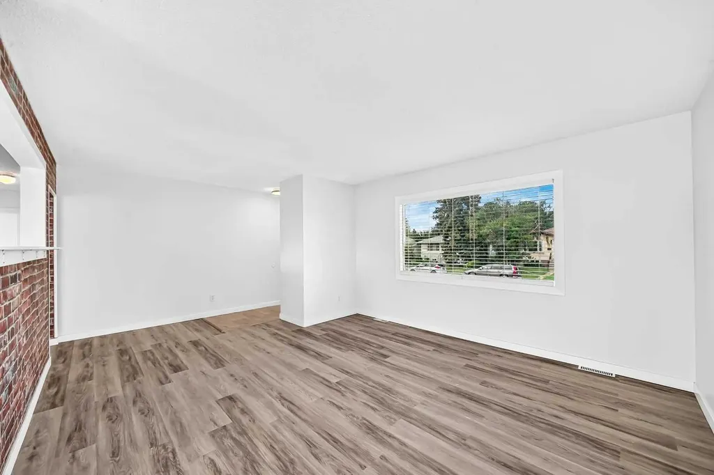 2016 46 Street SE Calgary AB T2B 1K6
