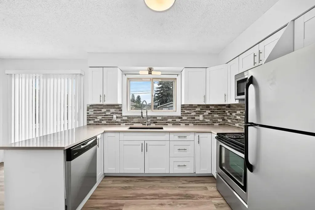 2016 46 Street SE Calgary AB T2B 1K6