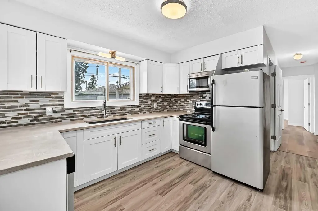 2016 46 Street SE Calgary AB T2B 1K6