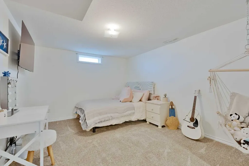 1102 Lakeview Drive S Lethbridge AB T1K 3E9