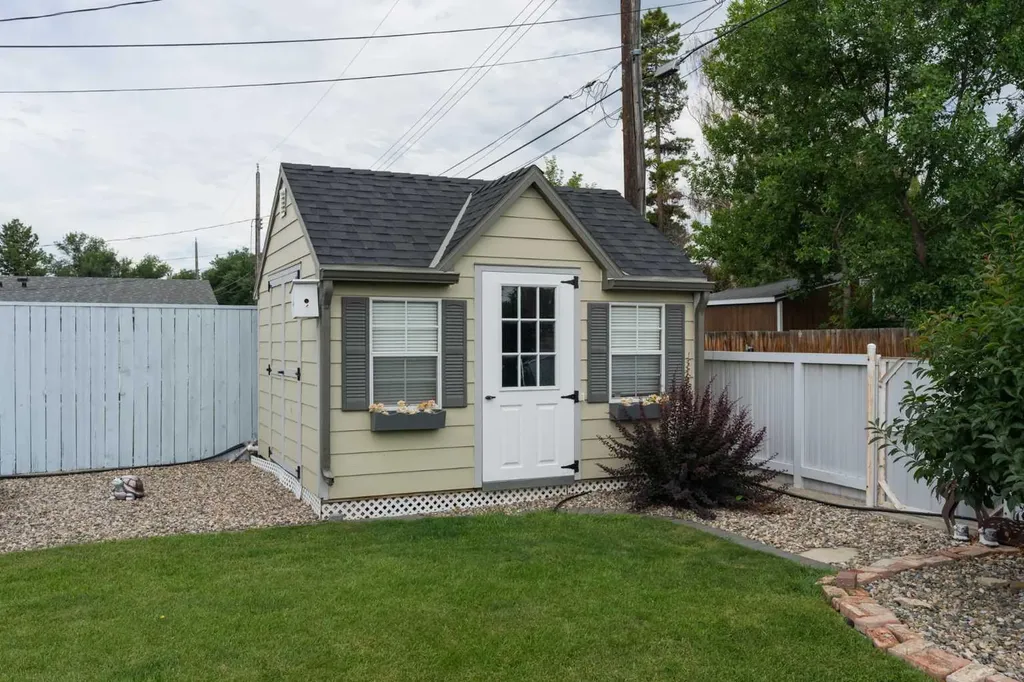 1102 Lakeview Drive S Lethbridge AB T1K 3E9