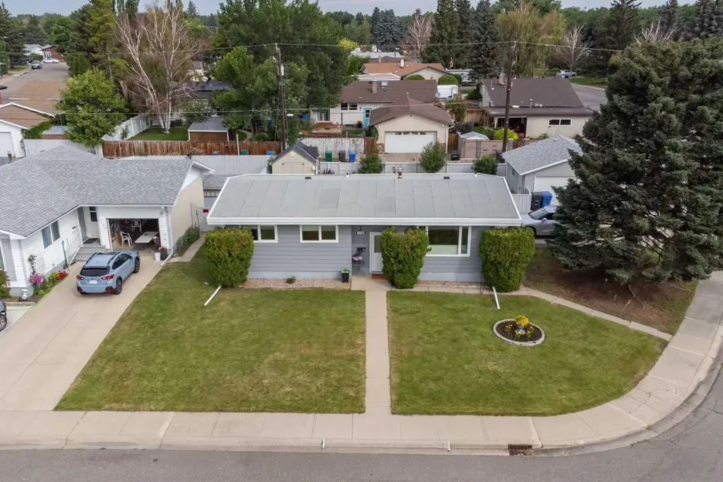 1102 Lakeview Drive S Lethbridge AB T1K 3E9
