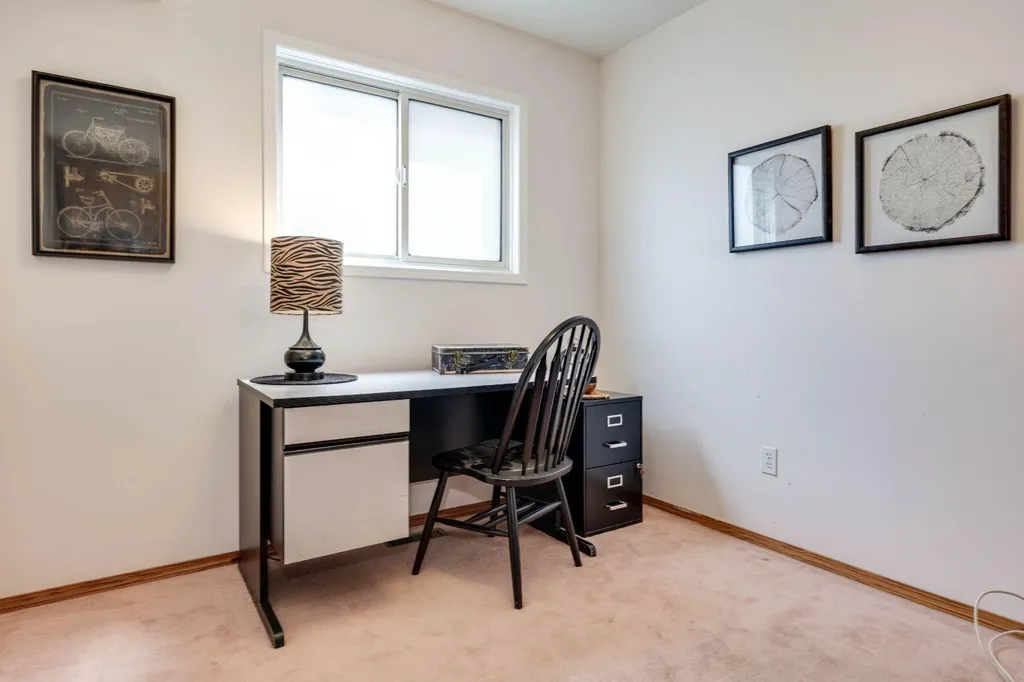 23 Sandalwood Close NW Calgary AB T3K 4B4