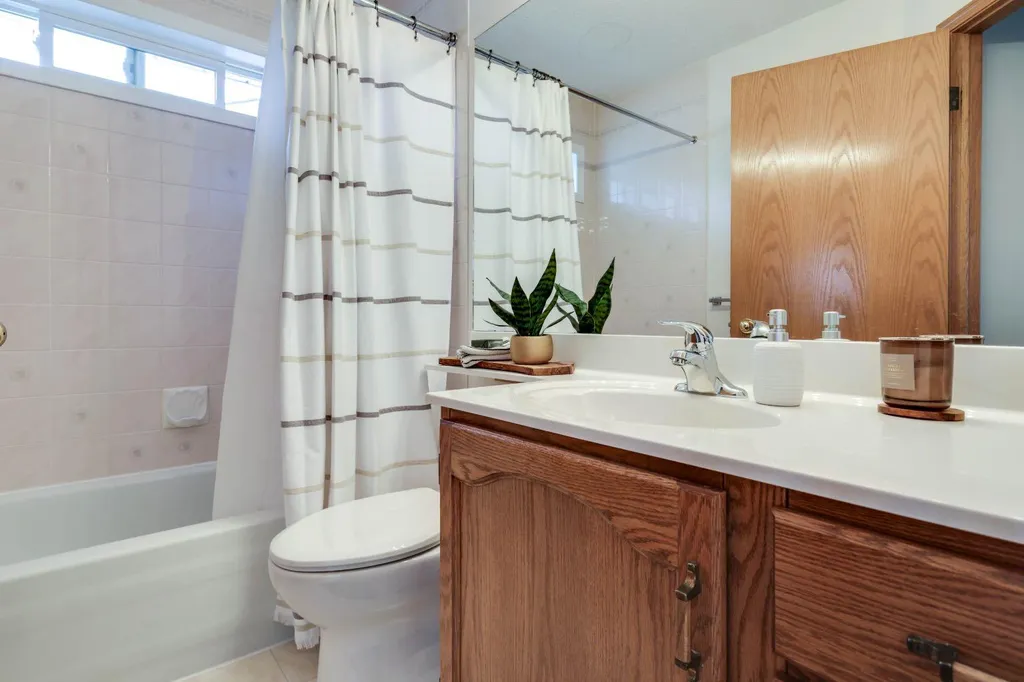 23 Sandalwood Close NW Calgary AB T3K 4B4