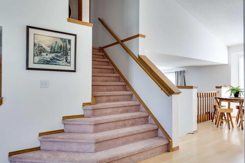 23 Sandalwood Close NW Calgary AB T3K 4B4
