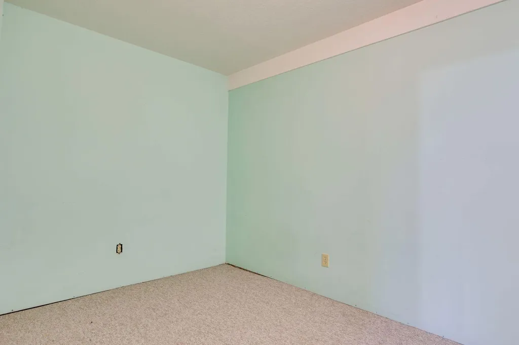 23 Sandalwood Close NW Calgary AB T3K 4B4