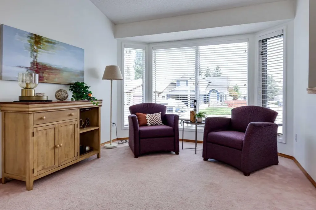 23 Sandalwood Close NW Calgary AB T3K 4B4