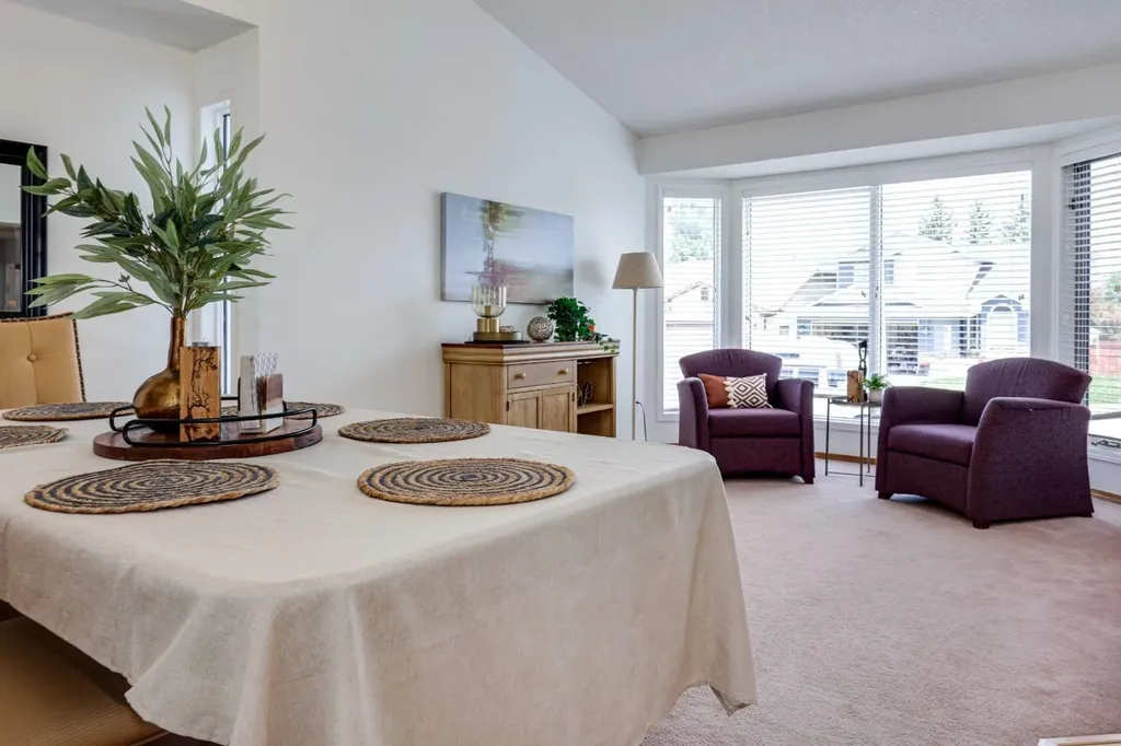 23 Sandalwood Close NW Calgary AB T3K 4B4