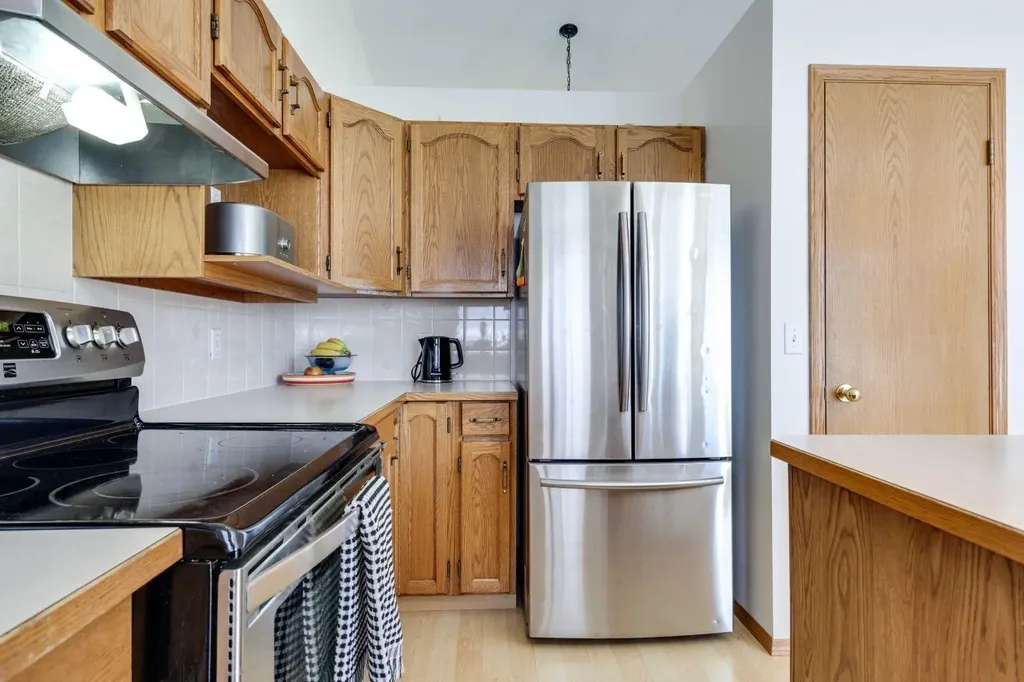 23 Sandalwood Close NW Calgary AB T3K 4B4