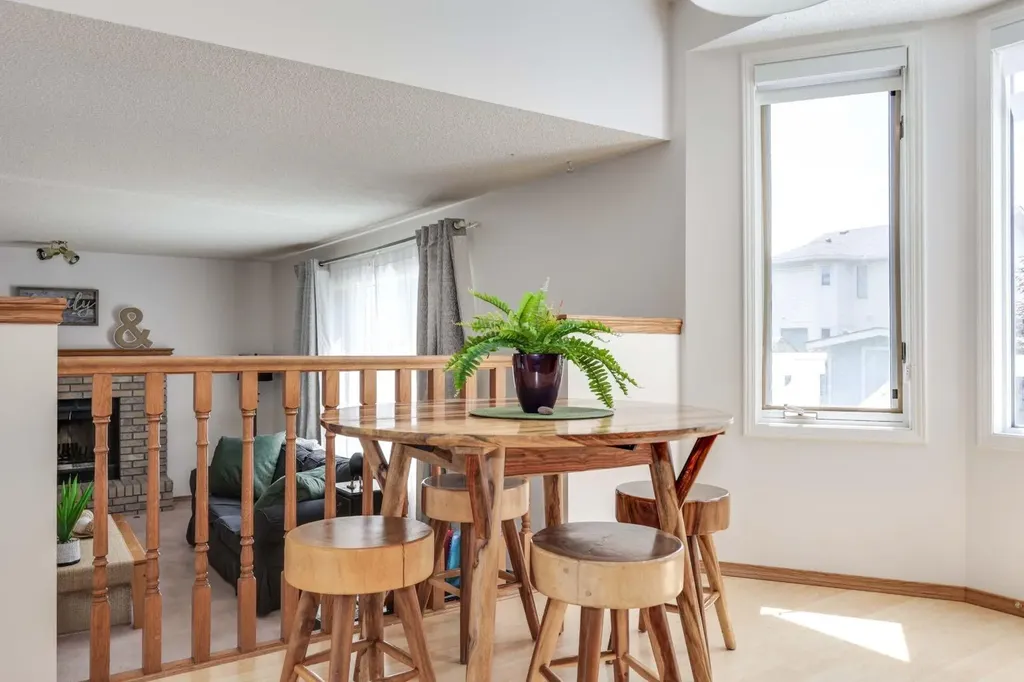 23 Sandalwood Close NW Calgary AB T3K 4B4
