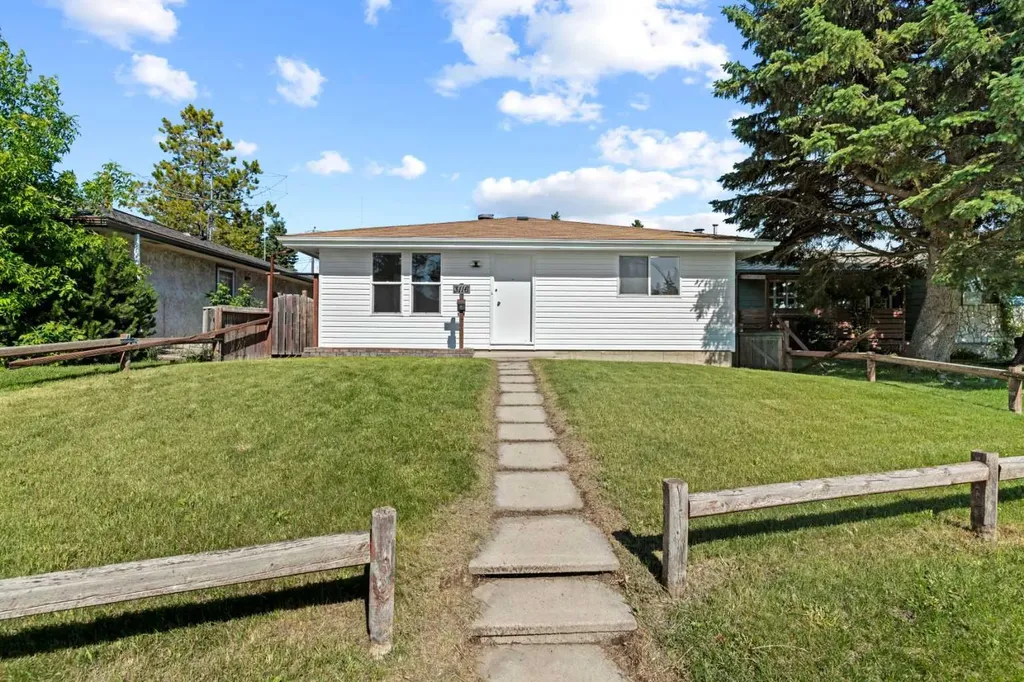 3116 39 Street SE Calgary AB T2B 1B1