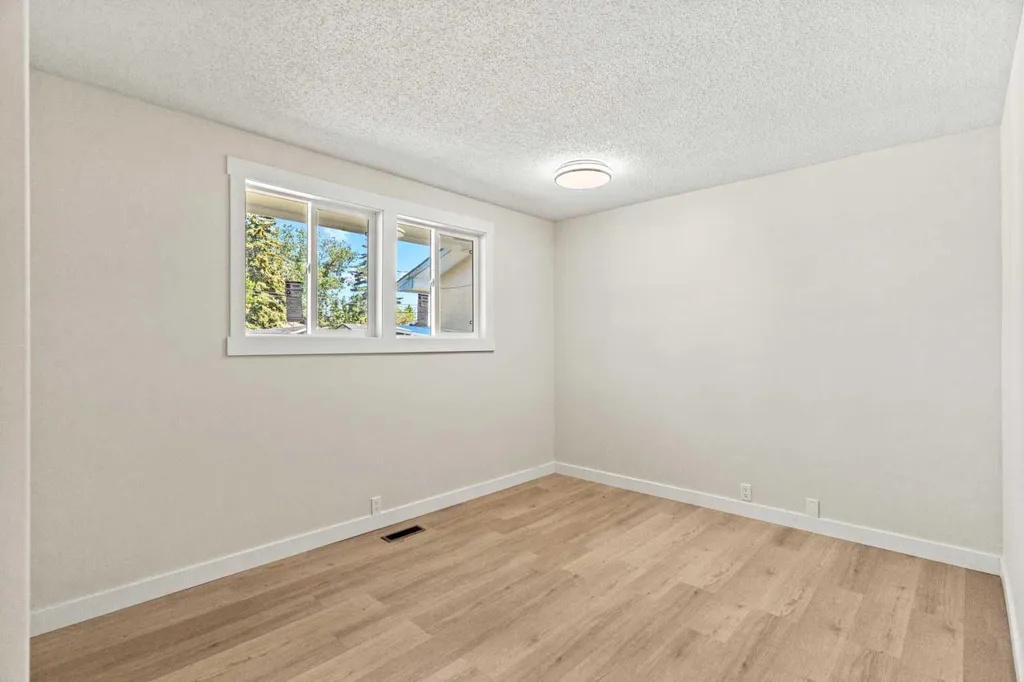 3116 39 Street SE Calgary AB T2B 1B1